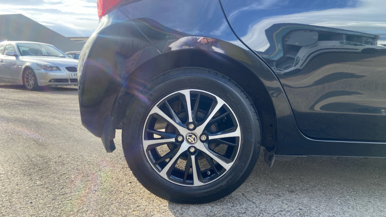 Toyota Yaris 1.5 VVT-i Icon Tech 5dr Petrol Hatchback